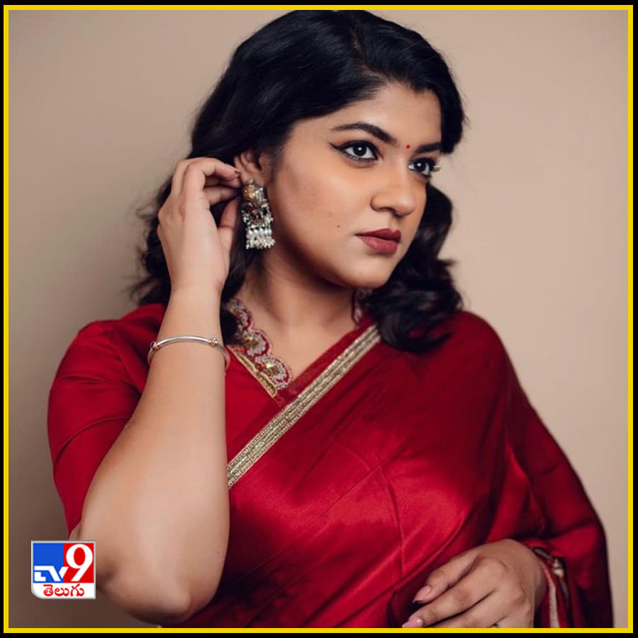 తమిళ్ , మలయాళ భాషల్లో సినిమాలు చేస్తూ అందర్నీ ఆకట్టుకుంటున్నారు.