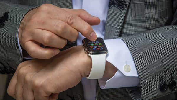Apple Watch: యాపిల్ వాచ్ యూజర్లను అలర్ట్ చేసిన కేంద్ర ప్రభుత్వం.. వెంటనే ఆ పనిచేయాలని ఆదేశం.. లేదంటే..