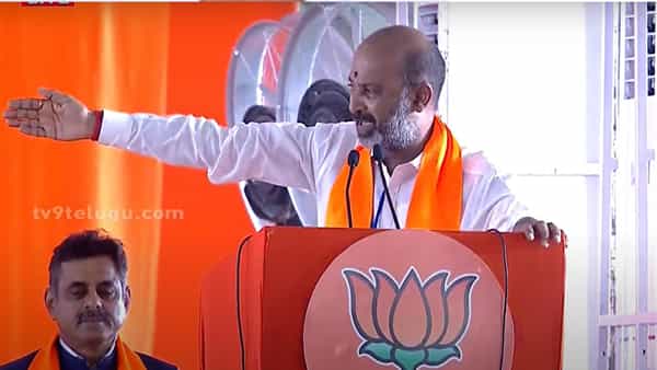 BJP Vijaya Sankalpa Sabha: పులి వస్తుందంటే గుంటనక్కలు పారిపోతాయి.. టీఆర్ఎస్పై తీవ్ర స్థాయిలో విరుచుకుపడిన బండి సంజయ్..