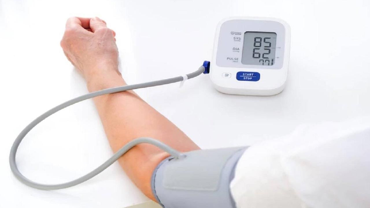 Blood Pressure Control Tips: ఈ లక్షణాలు రక్తపోటుకు సంకేతాలు కావచ్చు.. ఎలా నియంత్రించాలో తెలుసా..