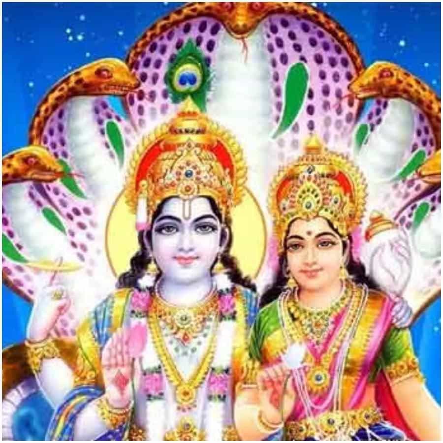 చాతుర్మాస సమయంలో కొన్ని వస్తువులను తినడం నిషిద్ధంగా పరిగణించబడుతుంది. మాంసం, మద్యం, వెల్లుల్లి, ఉల్లిపాయలు మొదలైనవి ఆహారంగా తీసుకోడం నిషిద్ధం. తామసిక ఆహారం తీసుకోవడం వల్ల మనసులో చెడు ఆలోచనలు వస్తాయి. చాతుర్మాసంలో మిత ఆహారానికి ప్రత్యేక ప్రాముఖ్యత ఉంది. ఈ సమయంలో సిగరెట్, పొగాకు కూడా తీసుకోకూడదు.