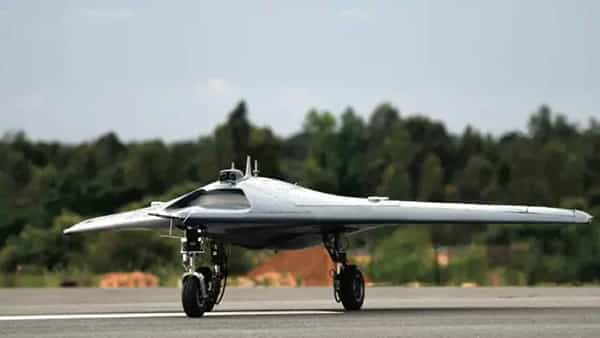 Combat Aircraft: డీఆర్డీవో మరో ఘన విజయం.. మానవ రహిత యుద్ధ విమానం తయారీ..