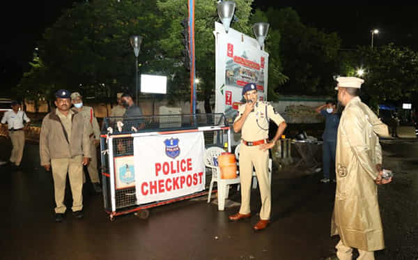 Hyderabad: హైదరాబాద్ ప్రజలకు నగర సీపీ అలెర్ట్.. అత్యవసరం అయితే తప్ప బయటకు రావొద్దని హెచ్చరిక