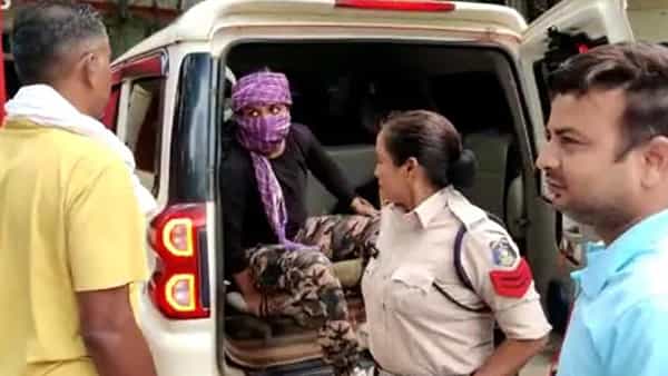 Crime News: హారన్ కొట్టినా తప్పుకోవా..? సైకిల్పై వెళ్తున్న చెవిటి వ్యక్తిని కత్తితో పొడిచి చంపిన బాలిక..