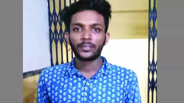 Viral: వాహన తనిఖీల్లో ఆపగా యువకుడి పొంతనలేని సమాధానాలు.. బైక్ చెక్ చేసి స్టన్ అయిన పోలీసులు
