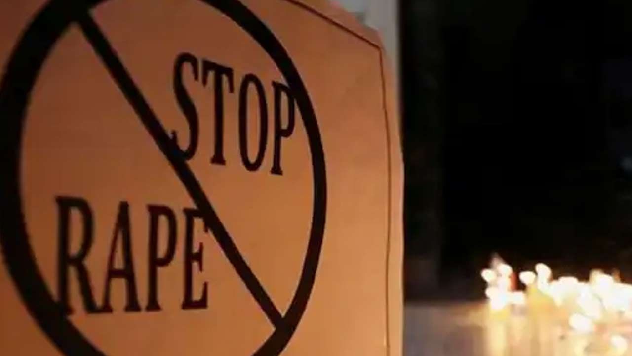 ఎన్ని చట్టాలు వచ్చిన ఆగని అత్యాచారాలు.. ఢిల్లీలో మైనర్ బాలికపై అత్యాచారం.. నోట్లో యాసిడ్ పోసి.. హత్యాయత్నం..