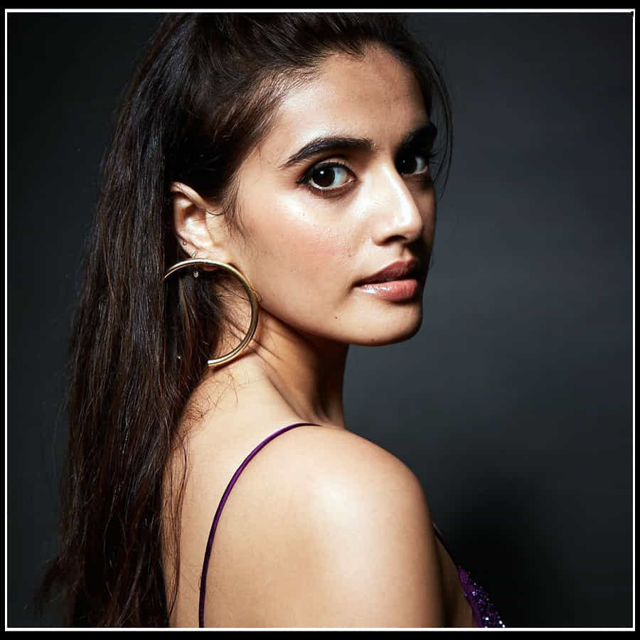 సినిమాల్లో రాణించాలని... స్టార్ ఇమేజ్ను సొంతం చేసుకోవాలని... ఓ నాలుగు రాళ్లు వెనకేసుకోవాలని ఫిల్మ్ ఇండస్ట్రీకి వచ్చే అమ్మాయిలు ఎందరో..!