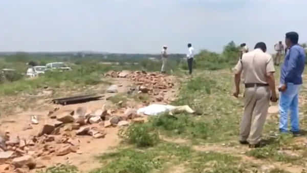 దారుణం.. రెచ్చిపోయిన మైనింగ్ మాఫియా.. ట్రక్కుతో డీఎస్పీని తొక్కించి చంపేశారు