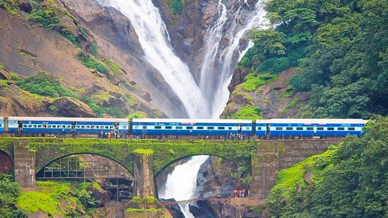 Dudh Sagar Waterfall: చెన్నై ఎక్స్ ప్రెస్ సినిమాలో ఆ సీన్‌ ఇక్కడే తీశారు..!  వీడియో చూస్తే మైమరచిపోతారు..