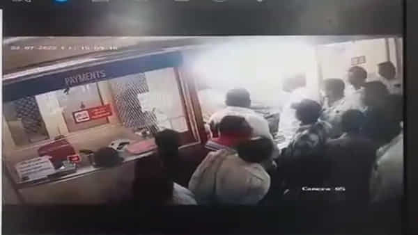 AP Crime News: పల్నాడులో రెచ్చిపోయిన డ్వాక్రా యానిమేటర్,వారి బంధువులు..యూనియన్ బ్యాంక్ సిబ్బందిపైనే దాడి