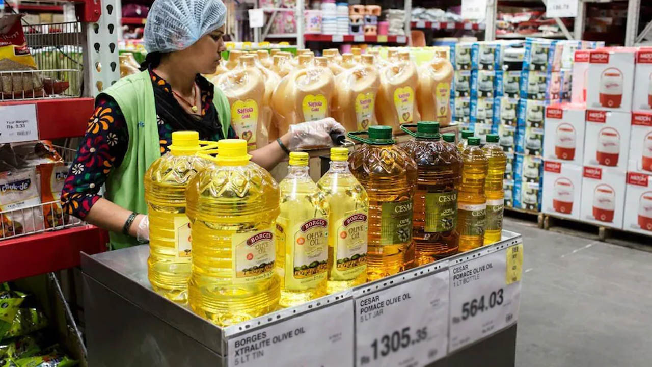 Edible Oil Price: సామాన్యులకు గుడ్‌న్యూస్‌.. భారీగా తగ్గనున్న వంటనూనె ధరలు.. రేపు కీలక సమావేశం