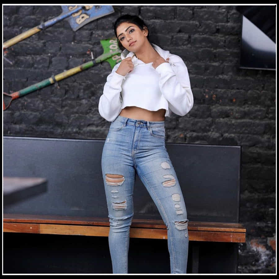 Eesha Rebba: చూపుతిప్పుకోలేని ఈషా అందాలు.
