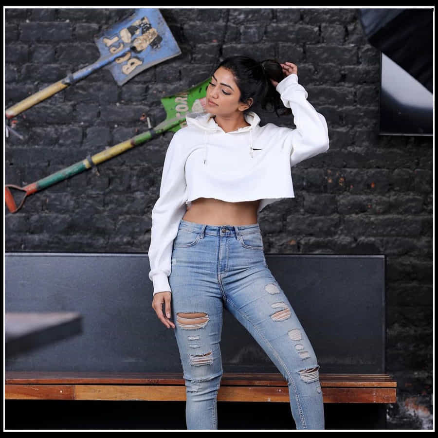 Eesha Rebba: చూపుతిప్పుకోలేని ఈషా అందాలు.
