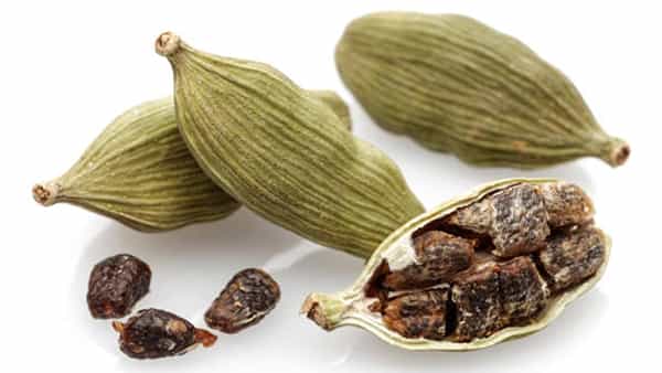 Cardamom: రెగ్యులర్గా యాలకులు తింటే బోలెడన్ని ప్రయోజనాలు.. తెలిస్తే మీరే ఆశ్చర్యపోతారు..