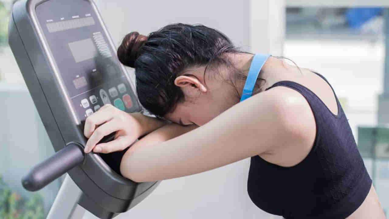 Exercise Effect: జిమ్‌లో అతిగా వ్యాయామం చేస్తున్నారా ? అయితే మీరు ప్రమాదంలో ఉన్నట్లే.. ఎంత సమయంలో జిమ్ చేయాలో తెలుసా..