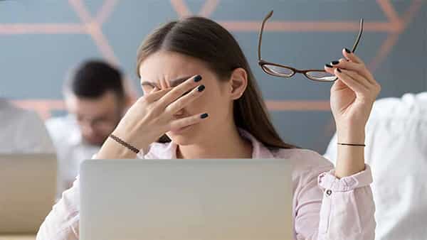 Eye health: గంటల తరబడి డిజిటల్ స్క్రీన్తో గడిపేవారు 20 నిముషాలకోసారి ఇలా చెయ్యాలి.. లేదంటే..