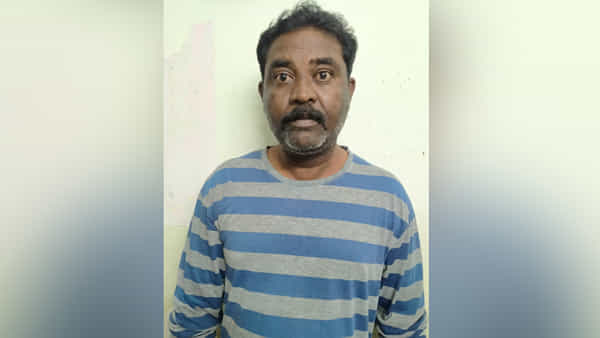 AP: రాత్రి వేళ కాపుకాసిన పోలీస్.. బండి ఆపి మరీ ఆన్లైన్లో డబ్బులు కాజేశాడు.. తీరా సీన్ కట్ చేస్తే..