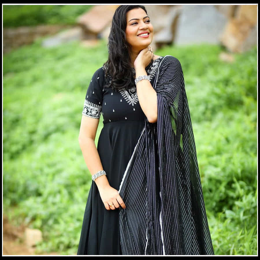ఫారెన్ నెంబర్తో.. సెలబ్రిటీల ఫోటోలతో.. వాట్సాప్ చాట్లు చేస్తున్నారు.. అమాయకుల నుంచి అందిన కాడికి దోచుకుంటున్నారు. వారి వారి పర్సనల్ డాటాను కూడా రాబడుతున్నారు.