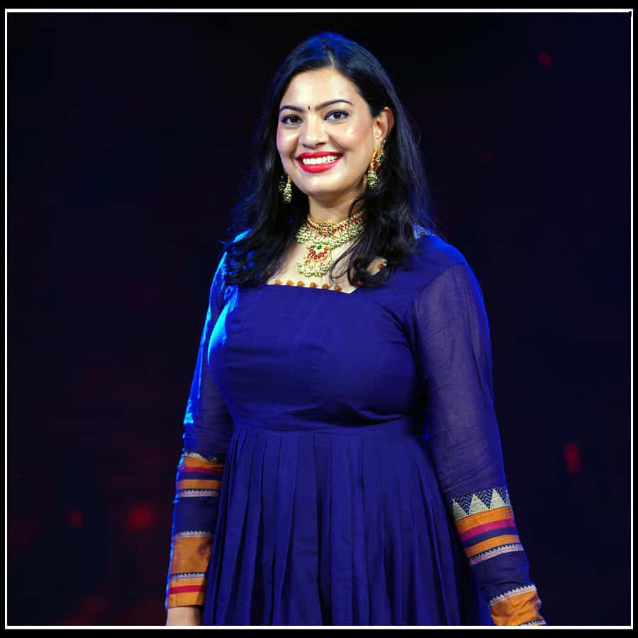 తన ప్రొఫైల్ పిక్ ఉన్న ఓ అమెరికా నెంబర్తో వాట్సాప్ మెసేజులు వస్తున్నాయని.. ఆ మెసేజ్లకు రెస్పాండ్ అవ్వద్దని తన ఫ్యాన్స్ ను కోరారు. ఇక ఇప్పటికే వాట్సాప్ చాటింగులు చేస్తున్న వారు వెంటనే ఆ నెంబర్ను బ్లాక్ చేయాలని సూచించారు.