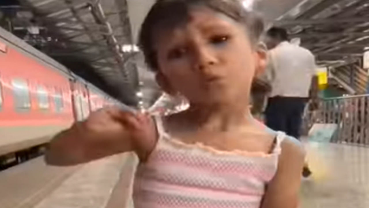 Viral Video: ఓయమ్మో ఇంత చిన్న వయసులో ఎంత ట్యాలెంటో.. క్యూట్ ఎక్స్ప్రెషన్స్ తో కట్టిపడేస్తున్న చిన్నారి