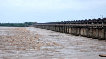 Godavari Water Flow: మళ్లీ ఉగ్రరూపం దాల్చిన గోదావరి.. ధవలేశ్వరం కాటన్ బ్యారజీ వద్ద మూడో ప్రమాద హెచ్చరిక జారీ