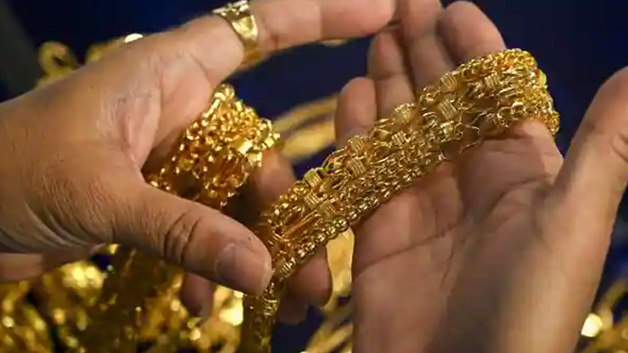 Gold Price Today: ఊరటనిస్తున్న బంగారం, వెండి ధరలు.. తాజా రేట్లు ఇలా..