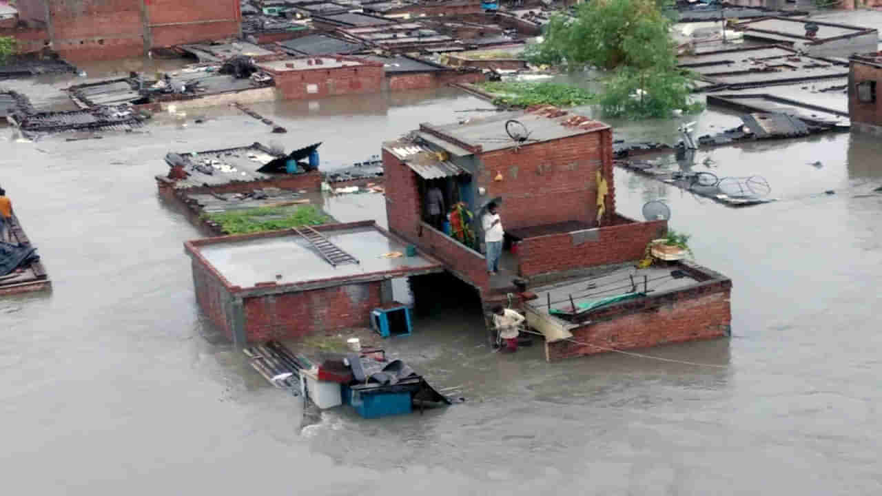 India Floods: దేశవ్యాప్తంగా వరదల బీభత్సం.. నిరాశ్రయులైన లక్షలాది మంది.. పలువురి మృతి..