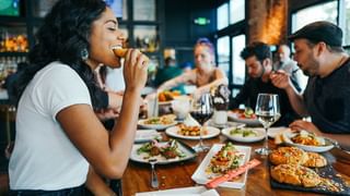 Alcoholic Fatty Liver: మద్యం ఫుల్లుగా తాగుతున్నారా..? ఈ లక్షణాలు కనిపిస్తే లివర్‌ ప్రమాదంలో పడినట్లే..