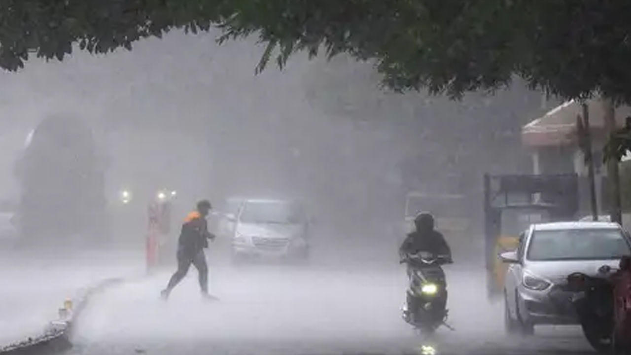 Telangana Rains: మరో మూడు రోజుల పాటు రాష్ట్రంలో భారీ వర్షాలు.. ప్రజలు అప్రమత్తంగా ఉండాలని హెచ్చరిక