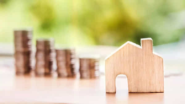 Money9: మరింత ఖరీదైనవిగా మారనున్న రుణాలు..! పెరగనున్న EMI భారం..
