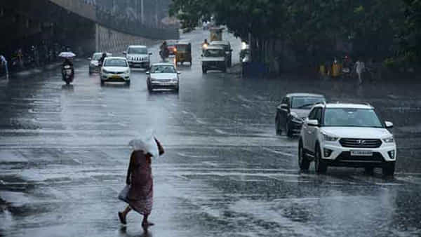 TS Weather Alert: తెలంగాణ వాసులకు హెచ్చరిక.. నేడు, రేపు భారీ నుంచి అతి భారీ వర్షాలు.. ప్రజలు అప్రమత్తంగా ఉండాలని సూచన