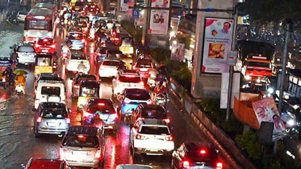 Hyderabad: ఈ మార్గాల్లో భారీగా ట్రాఫిక్ జామ్.. ప్రయాణాలు వాయిదా వేసుకోవాలని నగర పోలీసులు సూచన