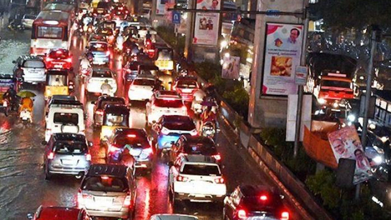 Hyderabad: ఈ మార్గాల్లో భారీగా ట్రాఫిక్ జామ్.. ప్రయాణాలు వాయిదా వేసుకోవాలని నగర పోలీసులు సూచన