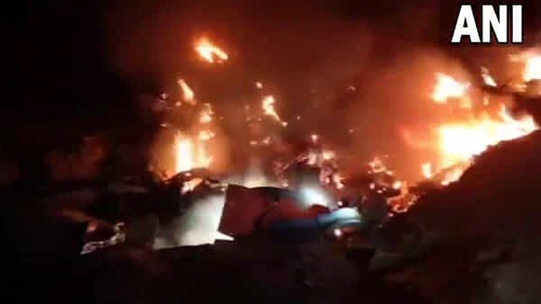MIG 21 Crash: రాజస్థాన్లో ఘోర ప్రమాదం.. కుప్పకూలిన ఐఏఎఫ్ యుద్ధ విమానం.. ఇద్దరు పైలట్ల దుర్మరణం