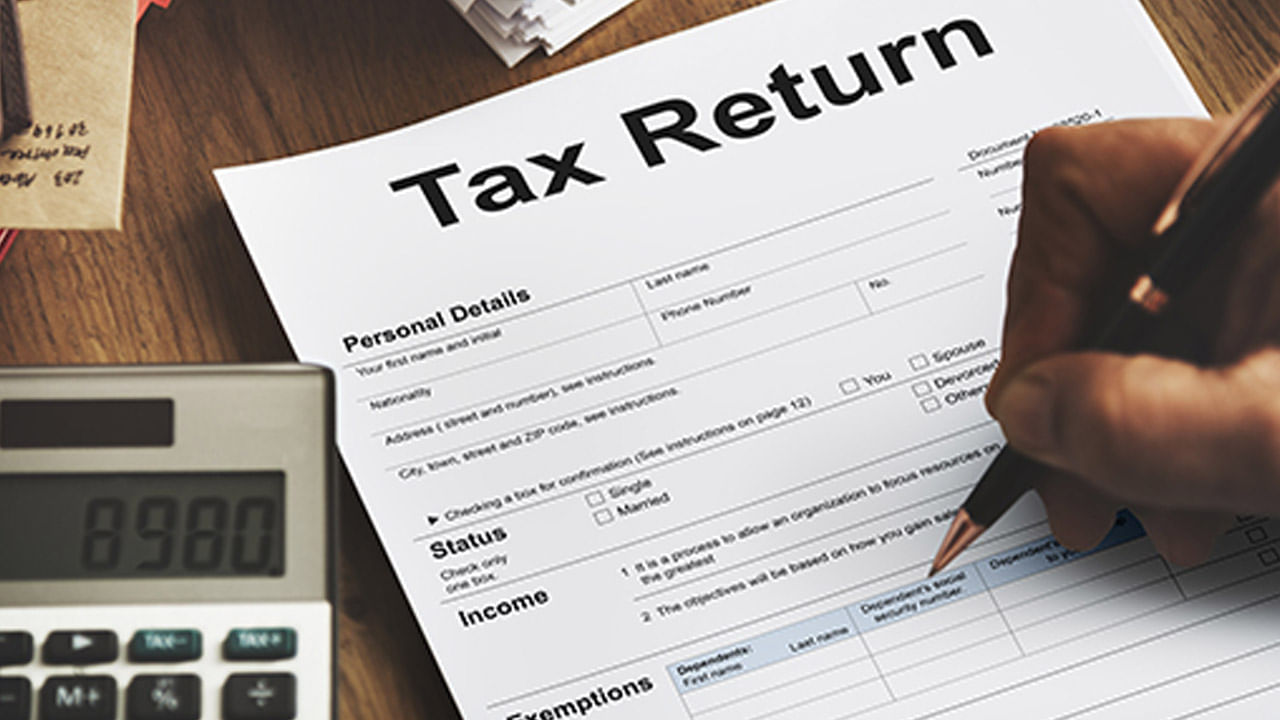 Income Tax Return: సమయానికి ITR ఫైల్ చేయడం వల్ల ఎలాంటి ప్రయోజనాలు ఉంటాయి.. పూర్తి వివరాలు