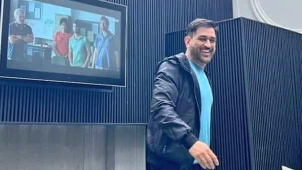 MS Dhoni: కుటుంబంతో కలిసి ఇంగ్లండ్ చేరుకున్న ఎంఎస్ ధోని.. ఆ స్పెషల్ డేని సెలబ్రేట్ చేసుకోవడానికేనా?