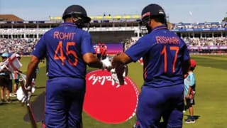IND vs ENG: 34 ఏళ్లకు అరంగేట్రం.. తొలి 8 బంతుల్లోనే  భారత దిగ్గజాలకు షాకిచ్చిన ఇంగ్లండ్ బౌలర్..