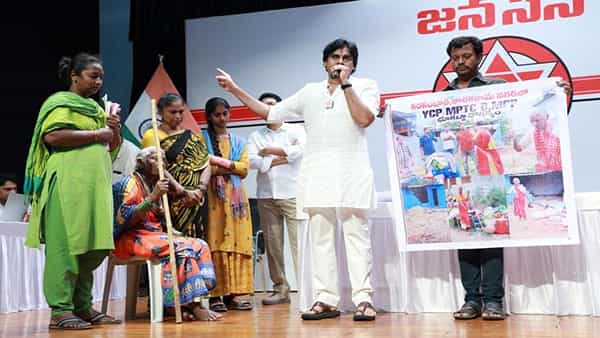 Pawan Kalyan: జనవాణిలో ఉద్యోగుల గోడును విన్న పవన్ కల్యాణ్... అర్జీలతో పోటెత్తిన వేలాది మంది ప్రజలు..
