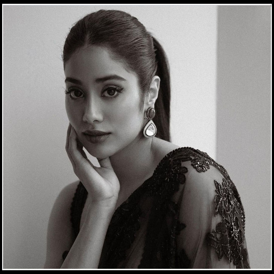 Janhvi Kapoor: కొంటె కోరికలు  శృతిమించేలా జాన్వీ  ఫోటోషూట్..