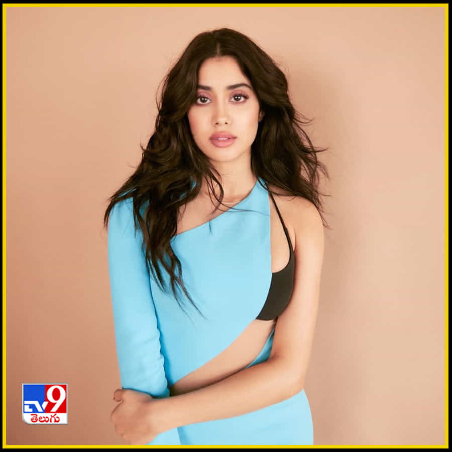 తాజాగా బాలీవుడ్ యంగ్ హీరోయిన్ జాన్వీ కపూర్ చేసిన కామెంట్స్ కూడా.. ఆమెను నెట్టింట ట్రోల్ అయ్యేలా చేస్తున్నాయి.