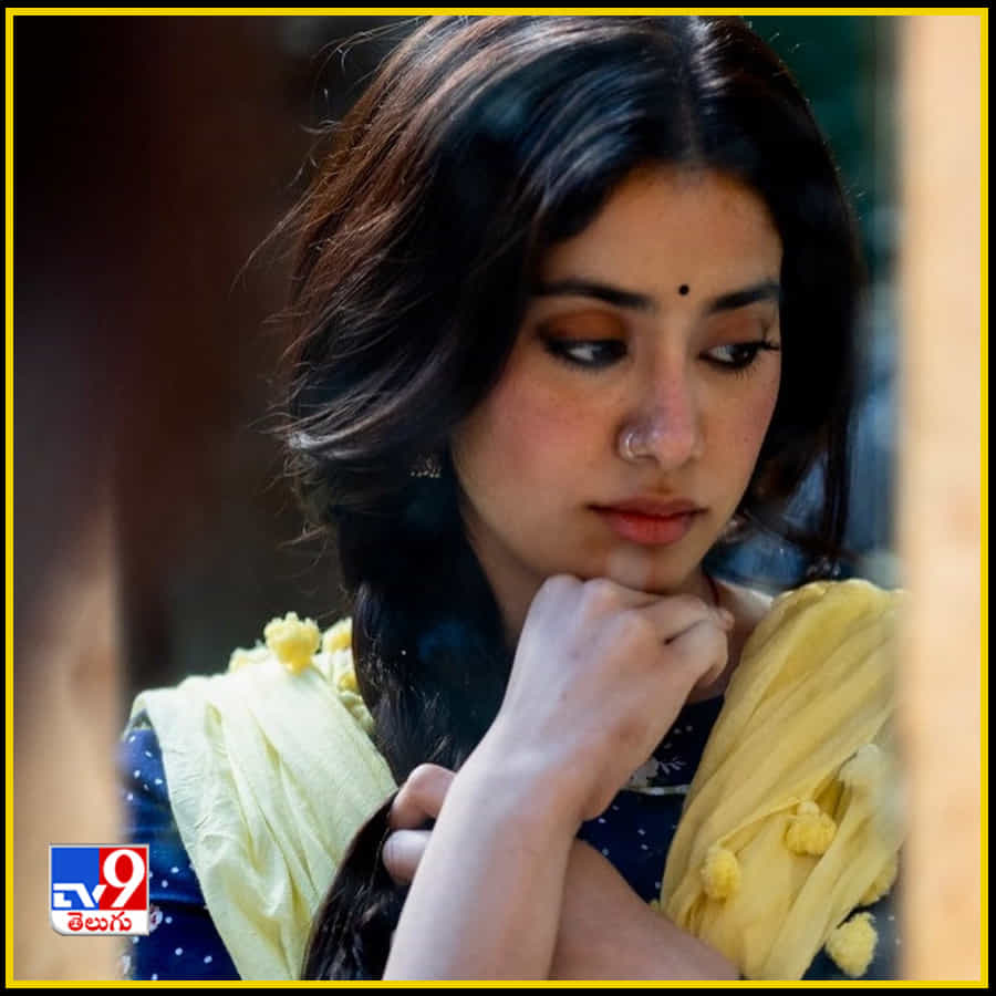ఇక ఎప్పుడూ ఏ షోలైనా కాస్త బోల్డ్ ప్రశ్నలు అడిగే కరణ్‌.. ఈ షోకు వచ్చిన జాన్వీ కపూర్‌ను ఓ బోల్డ్ ప్రశ్న అడిగారు. నీ మాజీ భాయ్‌ ఫ్రెండ్‌తో శృంగారంలో పాల్గొంటావా? అని జాన్వీని అడిగారు.
