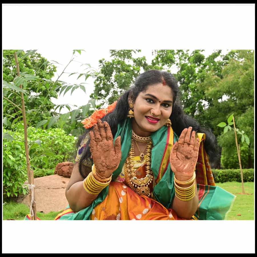 గ్రీన్ఇండియా చాలెంజ్ లో పాల్గొని మొక్కలు నాటడం సంతోషంగా ఉందని అన్నారు.