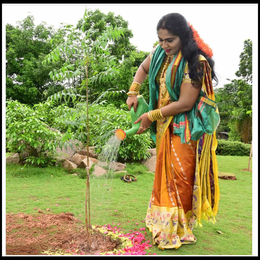 గ్రీన్ ఇండియా చాలెంజ్ లో బాగంగా జూబ్లీహిల్స్ జిఎచెంసి పార్క్ లో మొక్కలు నాటిన జోగిని శ్యామల..