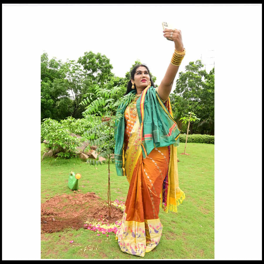 ఇంత మంచి కార్యక్రమం చేపట్టిన ఎంపీ సంతోష్ కుమార్ కి ఆ అమ్మవారి ఆశీస్సులు ఉండాలని కోరుకున్నారు...