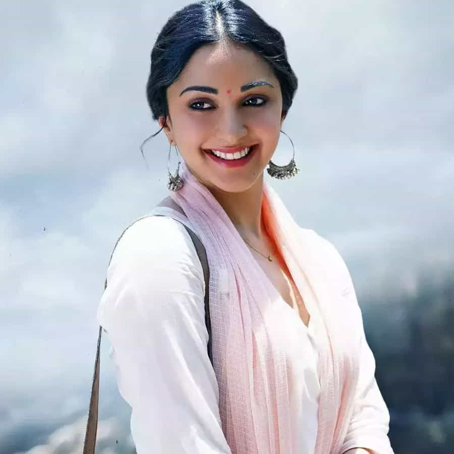 అటు బాలీవుడ్ లో ఈ అమ్మడు సత్తా చాటింది ఈ చిన్నది. అక్కడ స్టార్ హీరోల సరసన నటించింది కియారా.