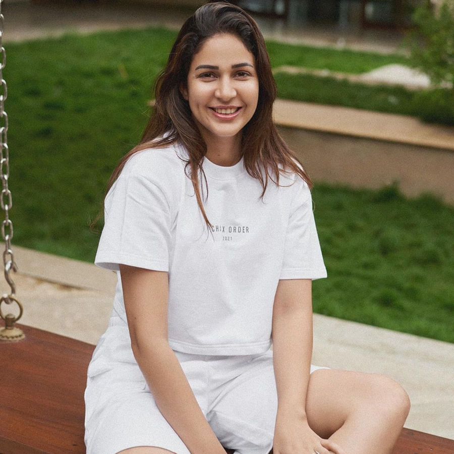 సోషల్ మీడియాలో నిత్యం ఏదో ఒక ఫోటోతో తన ఫాలోవర్స్ ను ఆకట్టుకుంటుంది.