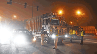 Viral: భర్త కనిపించట్లేదంటూ భార్య కంప్లయింట్.. అనుమానంతో పోలీసులు ఆమె కాల్ డేటా చెక్ చేయగా..