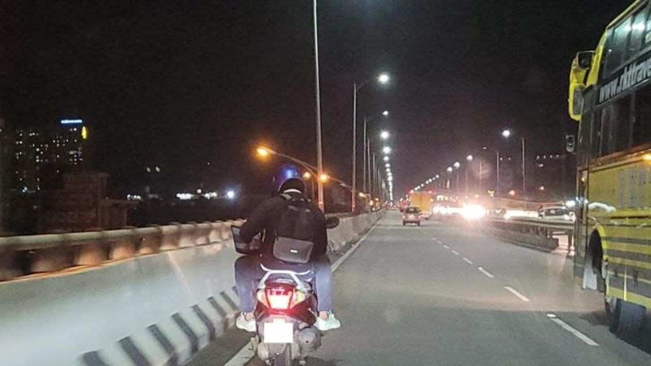 Man Spotted Working On Laptop While Riding A Bike In Bengaluru