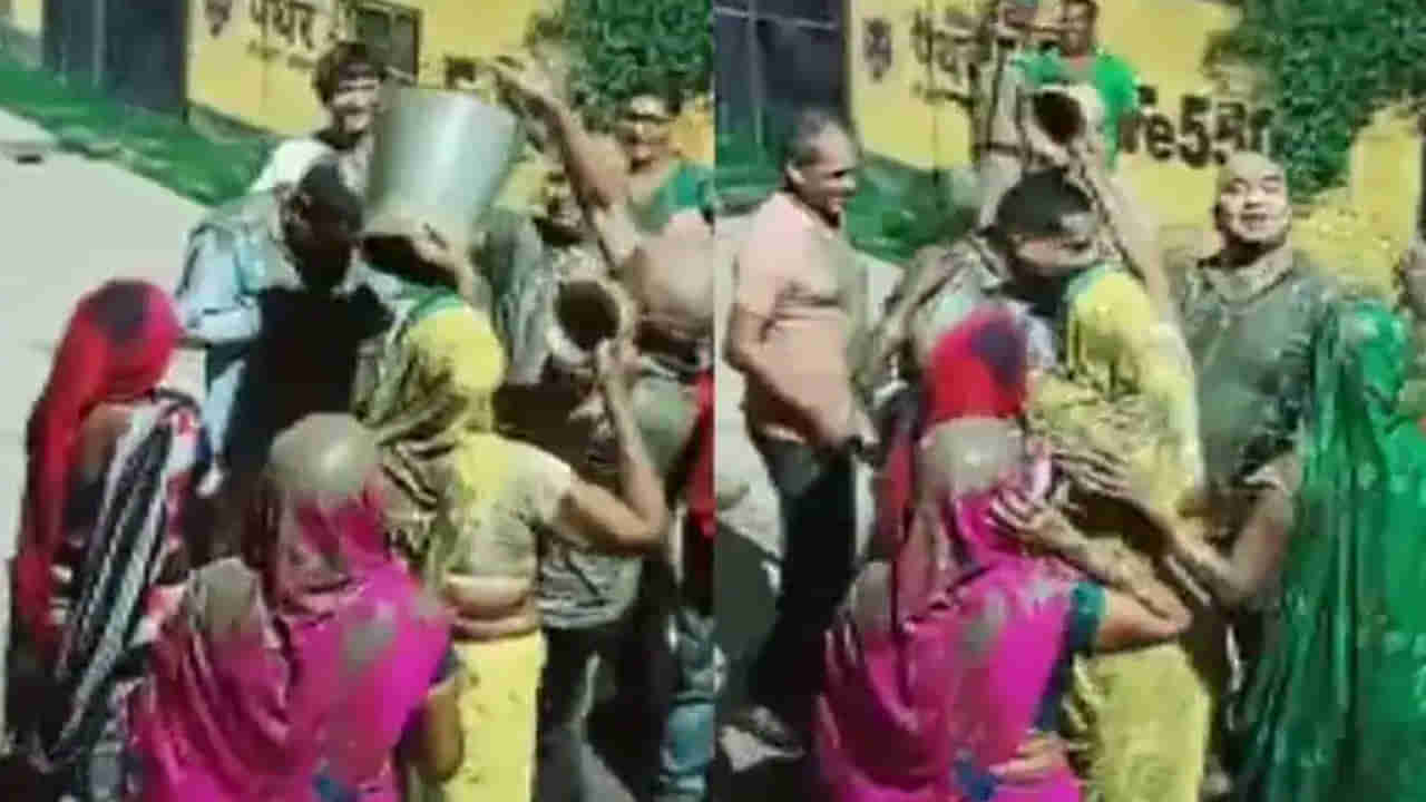 Viral Video: ఎమ్మెల్యేకు బురద స్నానం చేయించిన మహిళలు.. ఎందుకో తెలుసా..? వీడియో