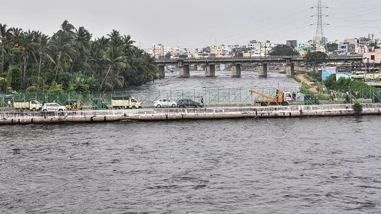 Hyderabad: లోతట్టు ప్రాంతాల్లో భయం భయం.. మూసీకి భారీగా ప్రవాహం.. నిండుకుండల్లా జంట జలాశయాలు